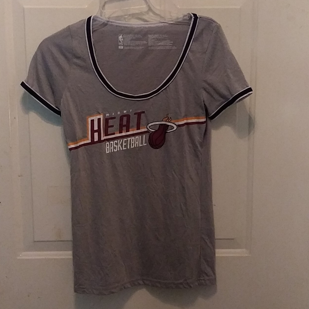!!!MIAMI HEAT BASKETBALL T-SHIRT!!!